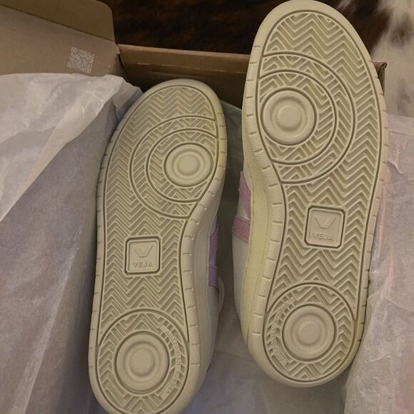 Veja V-12 Leather - Extra White Orchid - US 5 / EUR 36 - Picture 8 of 8